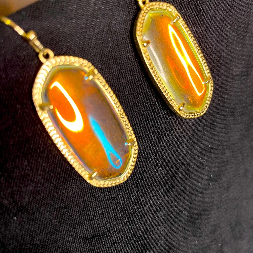 Kendra Scott Elle earrings discontinued. Pinkish-Orange dichroic glass, gold